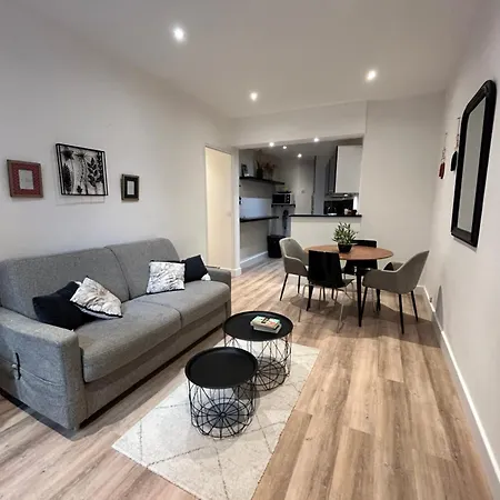 2P Renove En 2025 -Cannes Centre- Palais Des Festivals -